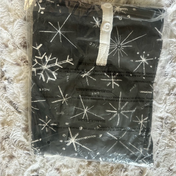 Long sleeve snowflake pj shirt - Picture 2 of 2